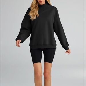 Oversized sweatshirt / crew mock neck